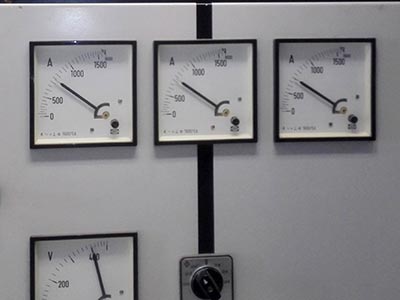 Verbruik 700 Amp. Verbruik 700 Amp.